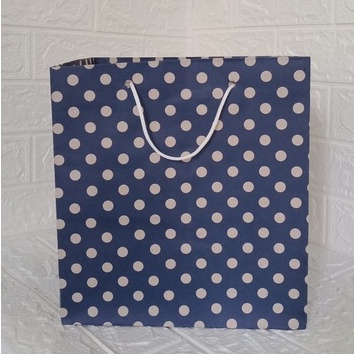 

Paperbag Motif POlka Biru Ukuran 25 x 22 x 7 | Paperbag Parcel Hari Raya | Tas Custom Hari Raya | Tas Custrom Lebaran | Paperbag Souvenir | Paperbag Murah | Paperbag Full Colour