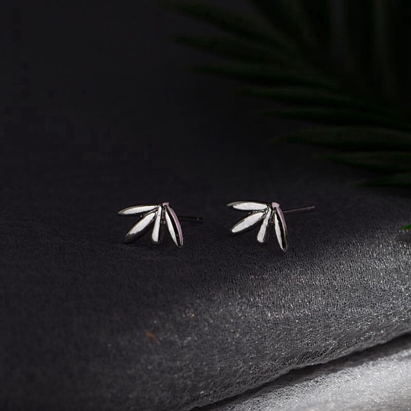 Anting Desain Daun Bambu Warna Silver Gaya Korea Untuk Wanita