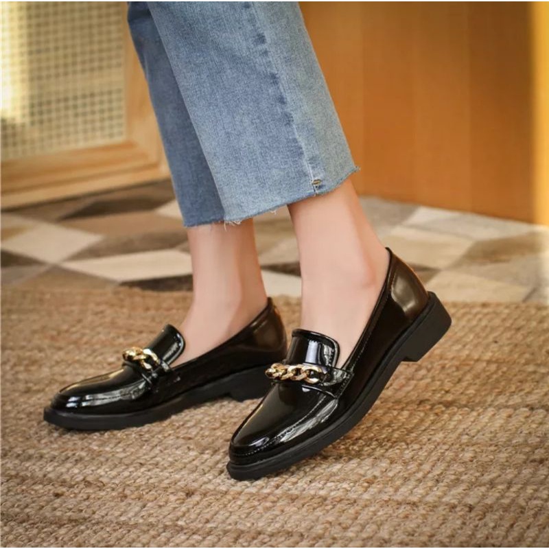 Sepatu Wanita Terbaru Kasual Hitam / Sepatu Wanita Kekinian Viral / Sepatu Wanita Docmart Loafers Hak Fashion Rantai Best Seller / Sepatu Kulit Wanita Fashion / Bisa Cod