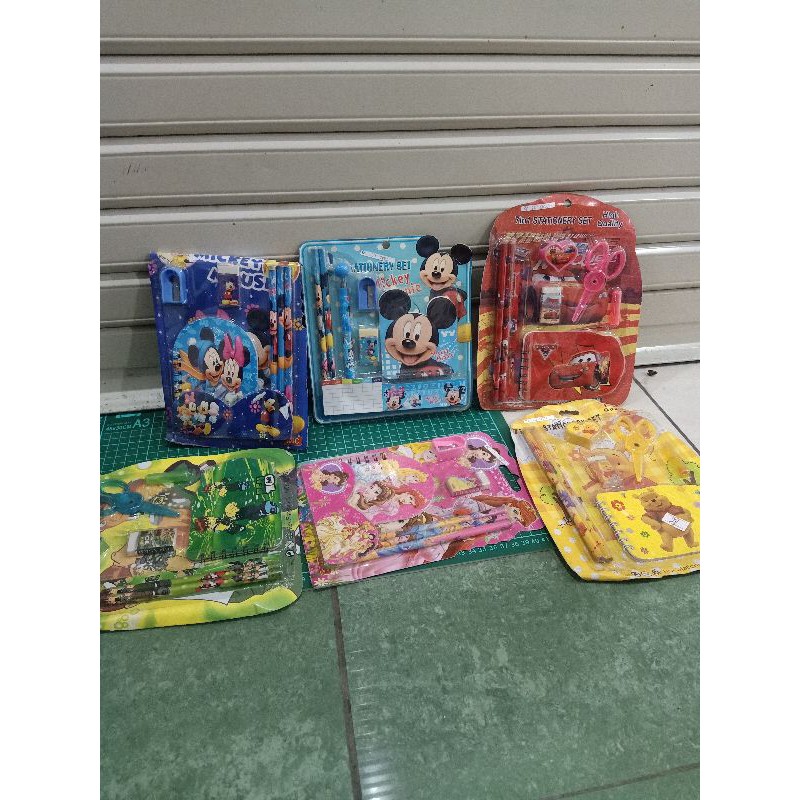 

PROMO GIFT SET ALAT TULIS ANAK / STATIONERY SET / SOUVENIR ULANG TAHUN STATION