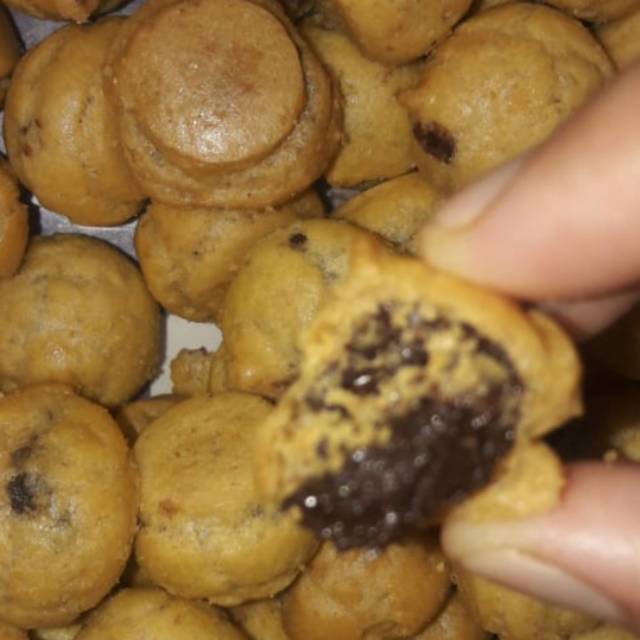 

PROMO ( Snack Ringan )Mini soes kering isi cokelat (soes choco)