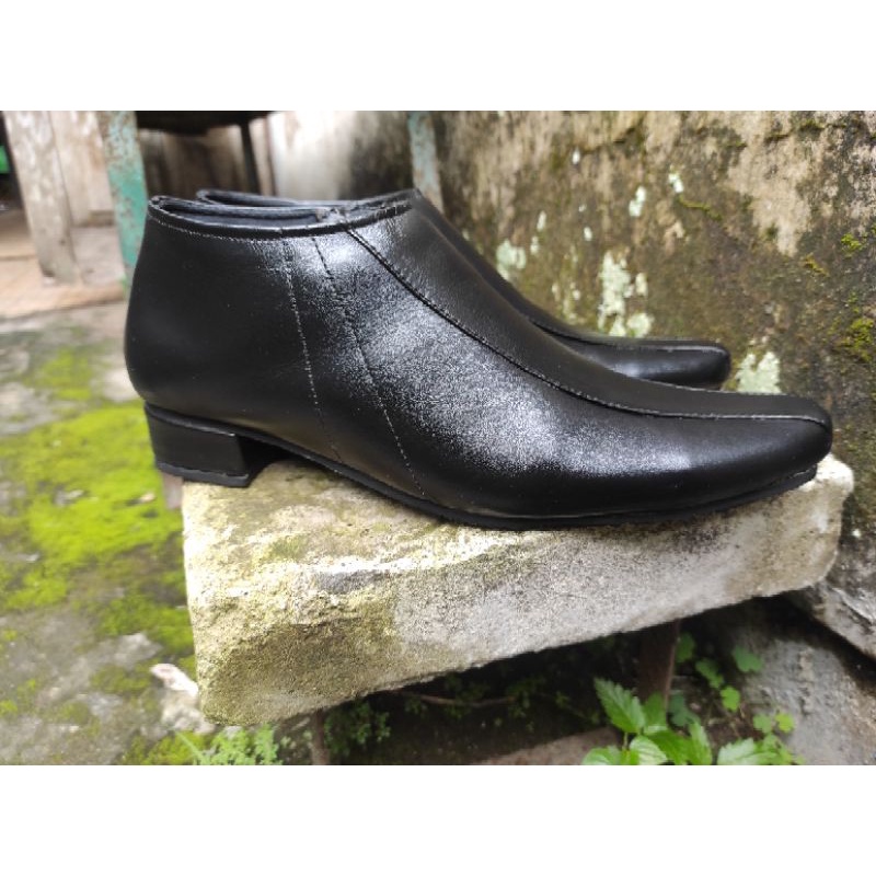 sepatu pdh wanita kulit asli.