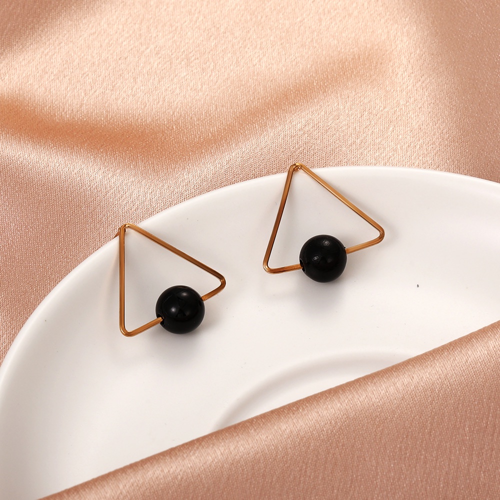 Temperament simple triangle pearl earrings niche design sense geometric earrings personality creative hollow earrings women