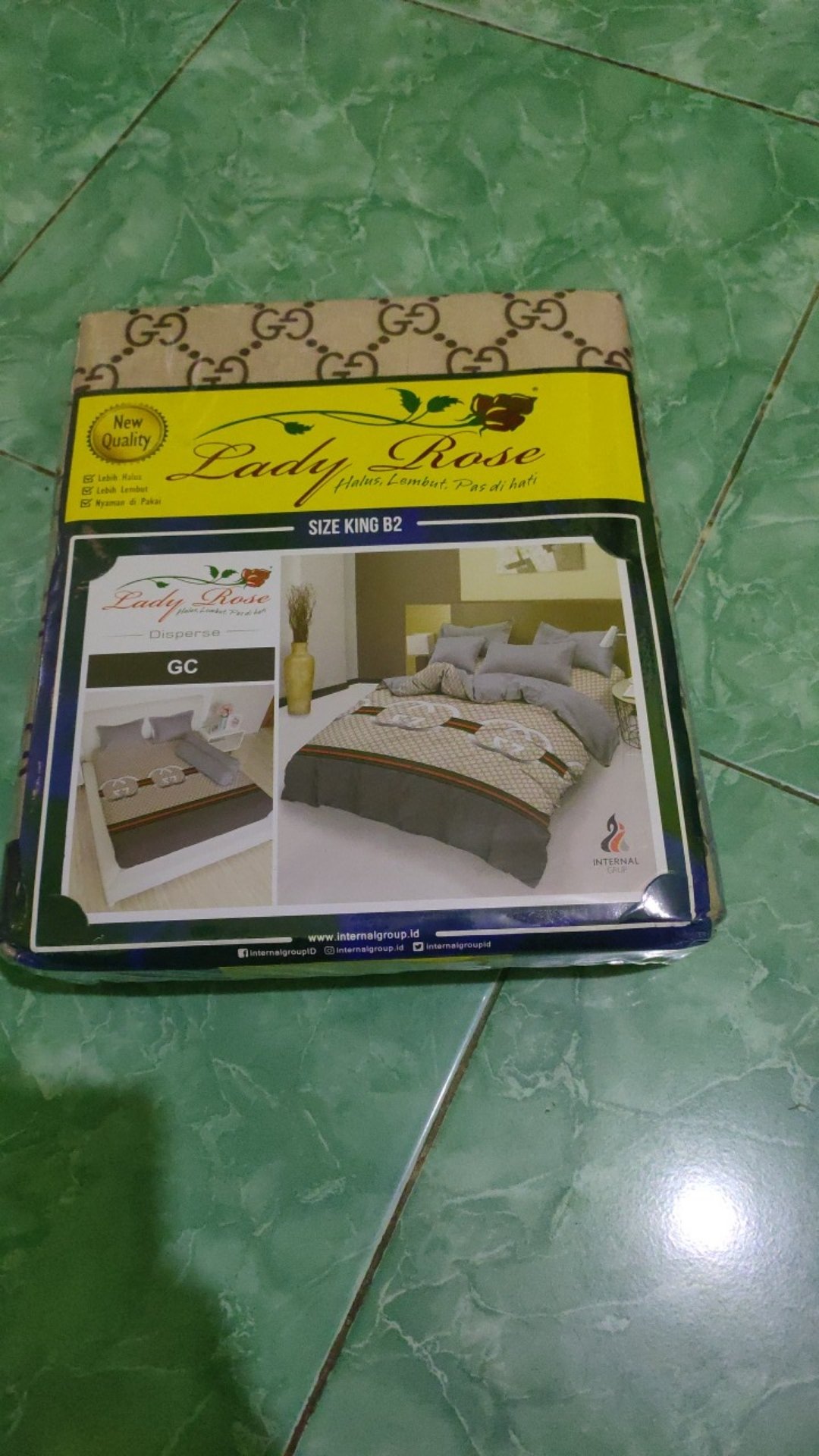 Sprei Lady Rose Uk. King (180x200) Dan Uk. Queen (160x200) Motif Louise, Gisel, Aurel Dan Gc