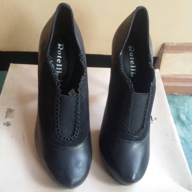 Sepatu rotelli