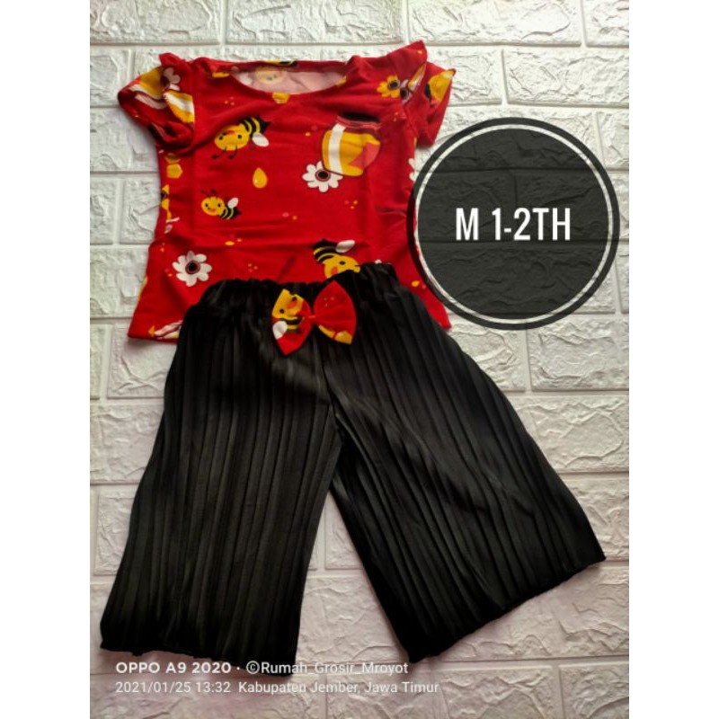 Setelan plisket anak