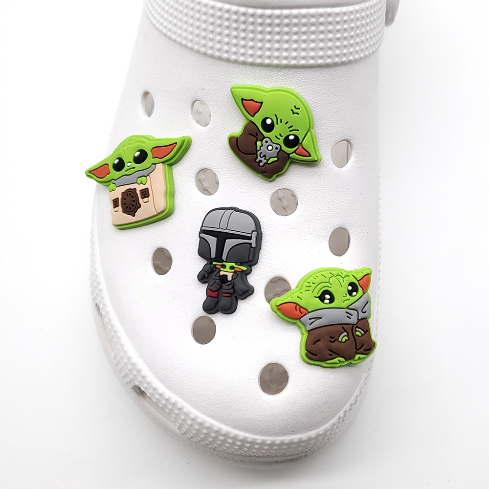 Crocs Pin 1pcs Yoda yang lucu shoe charms decorate sandal accessories  Jibbitz Bahan DIY Dapat Dilepas Hadiah Anak