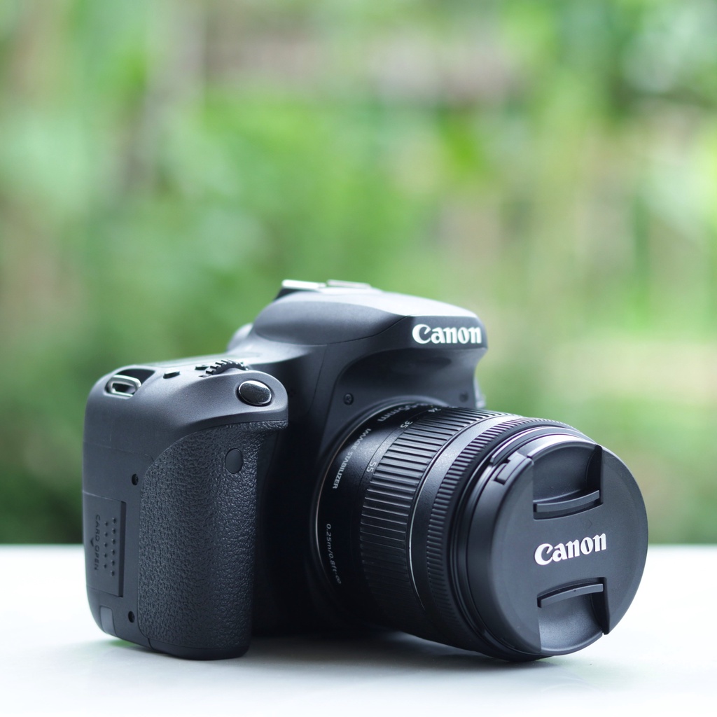 Canon Eos 77D Like New