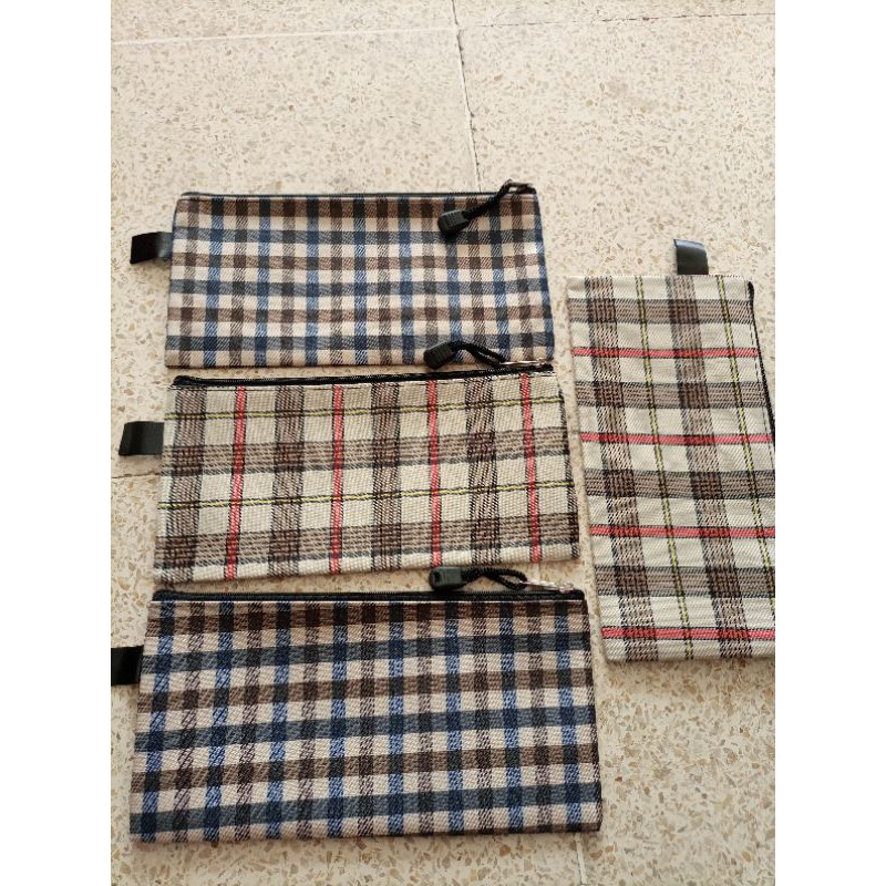 

TEMPAT PENSIL KAIN KOTAK2 UK 11X22