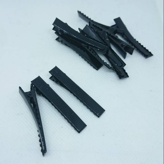 

Jepit Buaya Hitam - Ukuran 4'5 cm isi 12 - Jepit Hitam