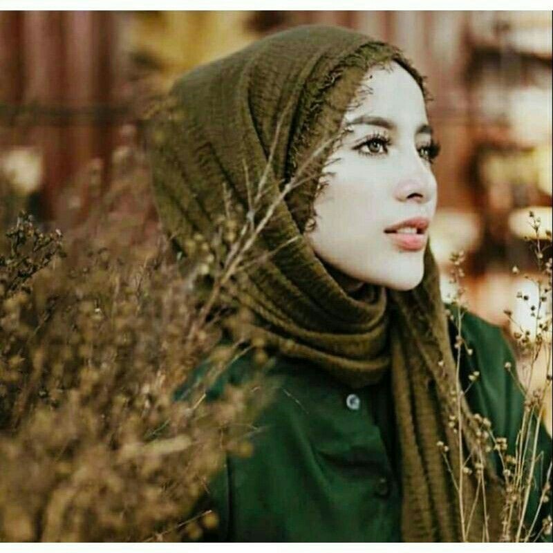 Pashmina crinkle cotton hijab pashmina kusut by Azara