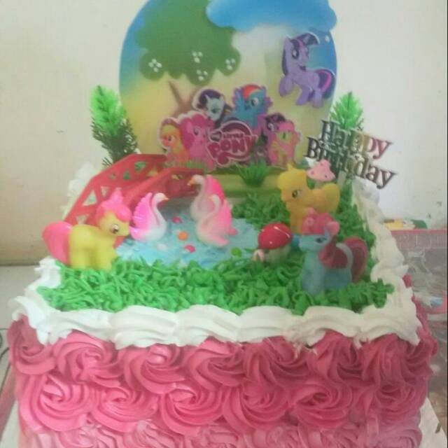 

Kue ulang tahun karakter