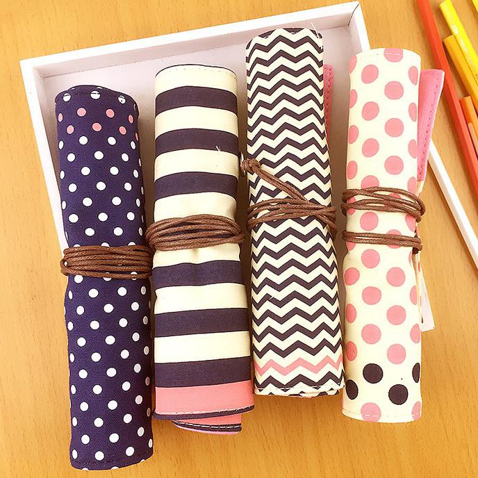 

Barang Berkualitas Tempat Pensil Gulung Motif Dot, Garis, Zig-zag MURAH