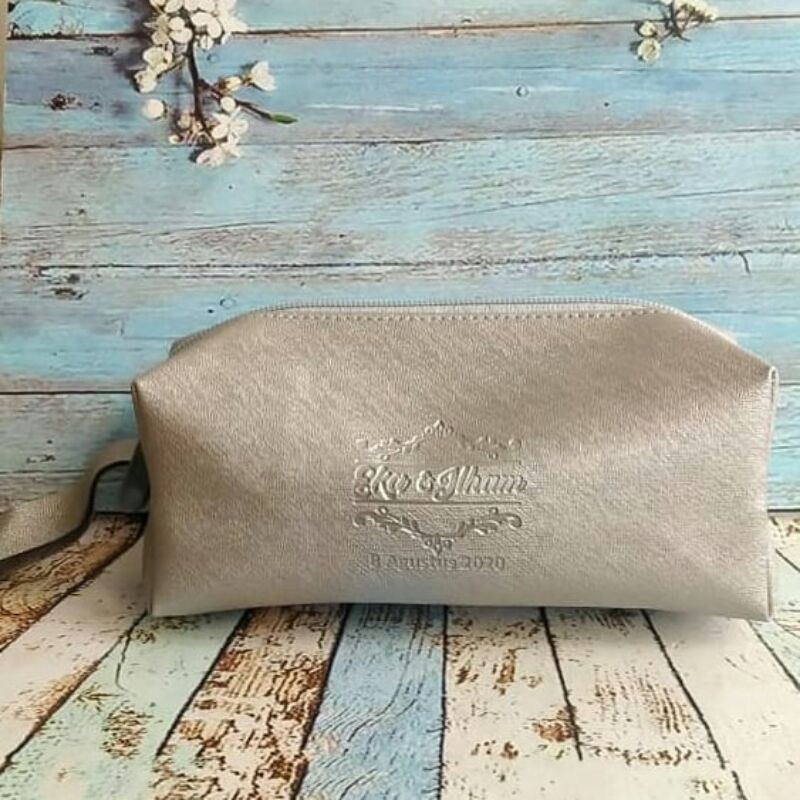 souvenir pernikahan murah pouch kubus plus sablon embos