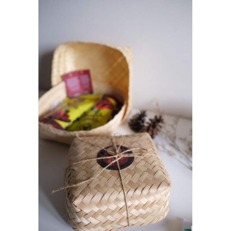 

Hampers rendang ayam suir | hampers ulang tahun | Hampers pernikahan