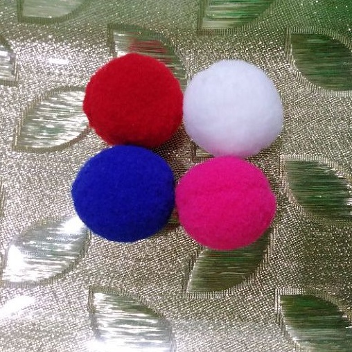 Pompom halus besar / jumbo ukuran 3 cm