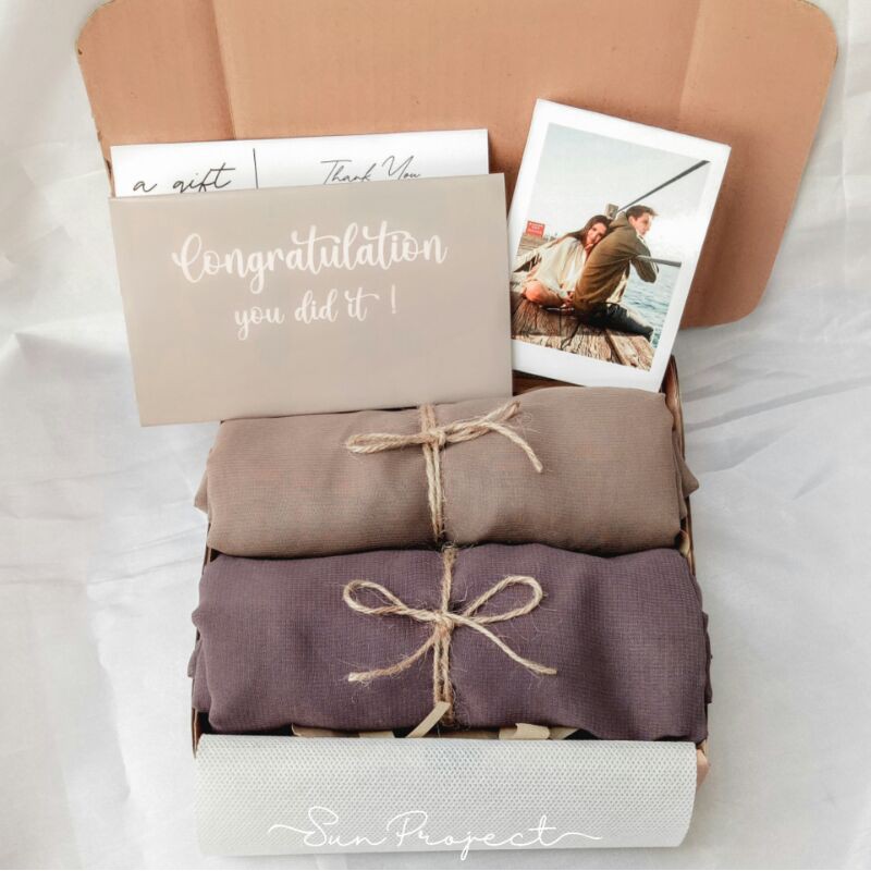 

GIFT BOX/HAMPERS LEBARAN/BELLA SQUARE/KADO WISUDA/KADO ULANG TAHUN/ HAMPERS/ KADO PERNIKAHAN MURAH