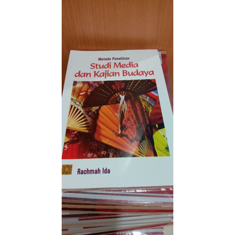 BUKU STUDI MEDIA DAN KAJIAN BUDAYA