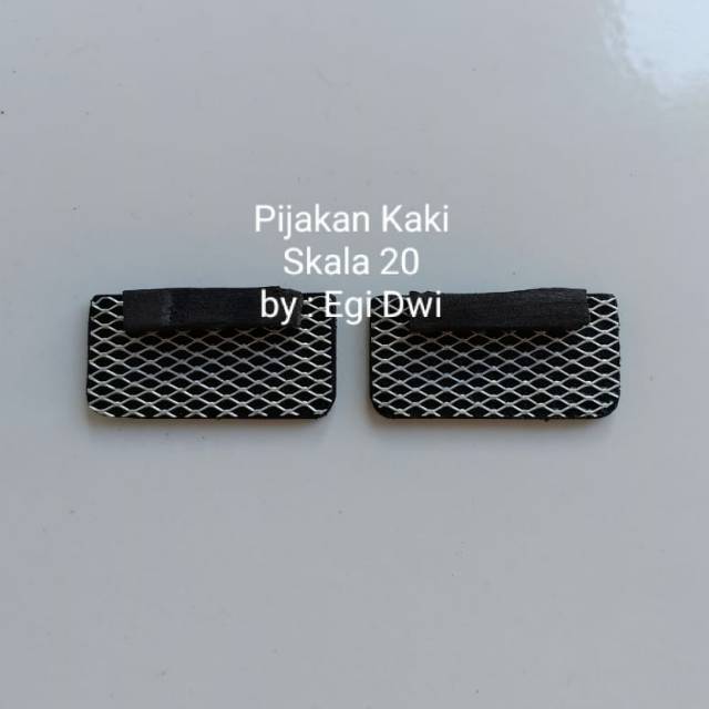 Pijakan Kaki Miniatur Bus Skala 20