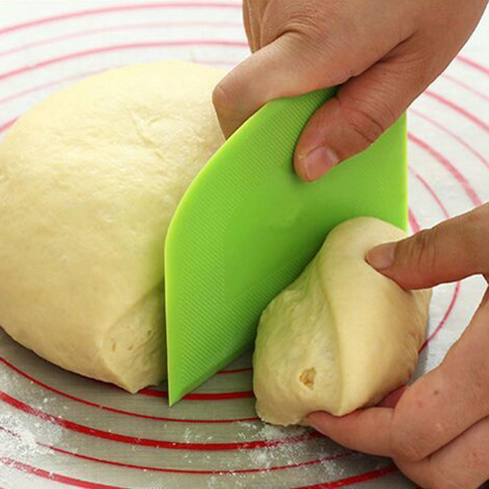 1Pcs Useful Baking Dough scraper / Cake Cream Smooth Spatula/ Dough Cutter Spatula Baking Pastry Tools Kitchen Accessories