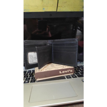 Dompet kulit merk LEViS