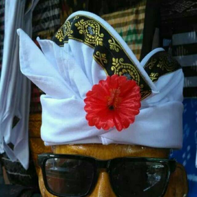 Udeng Bali putih tepi hitam gold