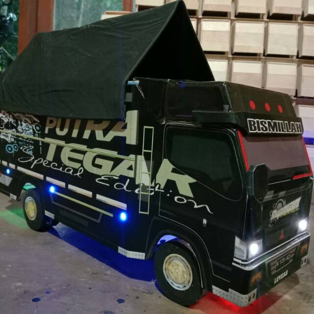 Miniatur Truk Putra Tegar Canter Variasi Lampu Dan Terpal