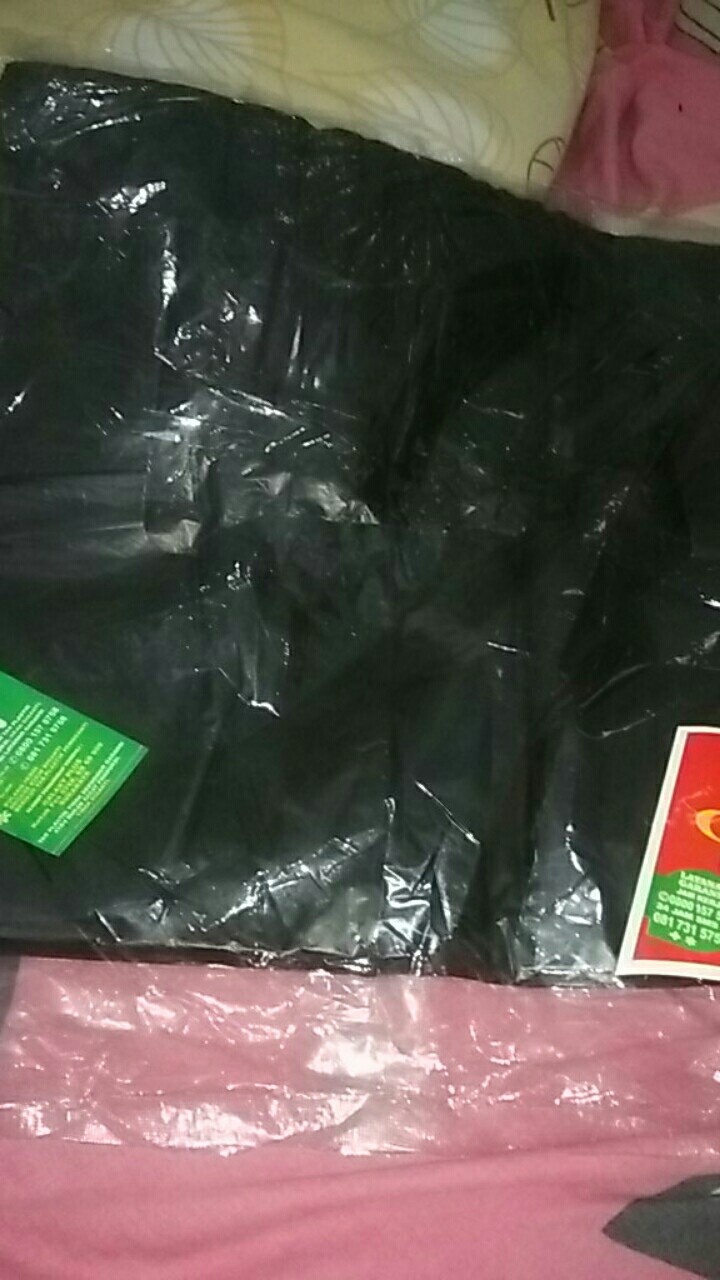 Kantong Plastik Kresek Hitam/merah Besar