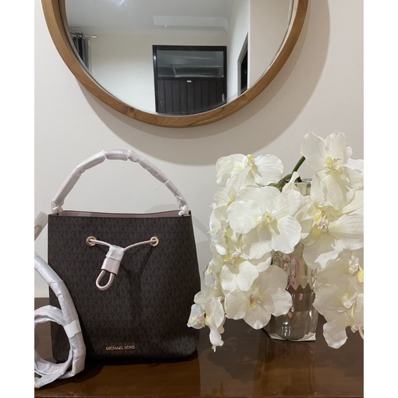 MK Suri Large Powder Blush