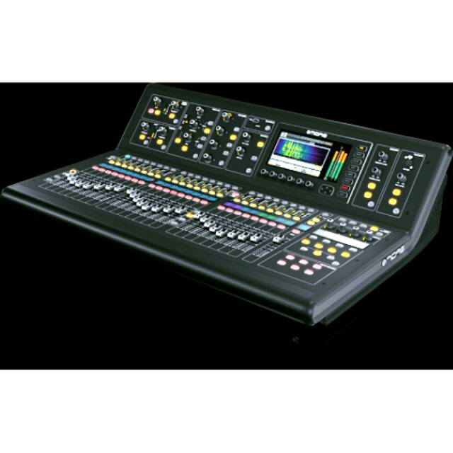 Digital Audio Mixer MIDAS M32