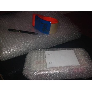 

PLASTIK GELEMBUNG - BUBBLE WRAP PLASTIC SEBAGAI PENGAMAN PRODUK