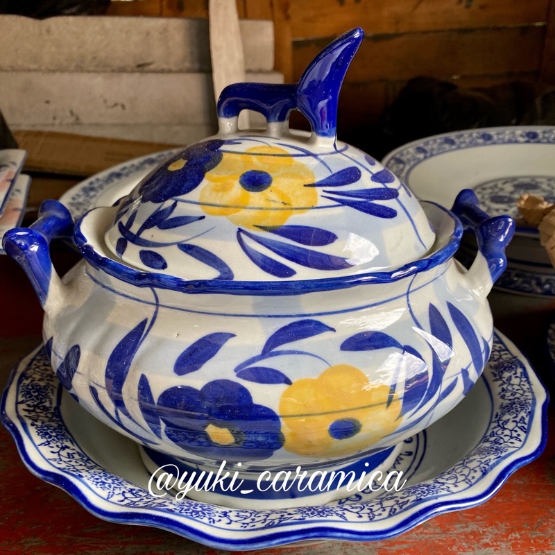 basi sup keramik biru putih
