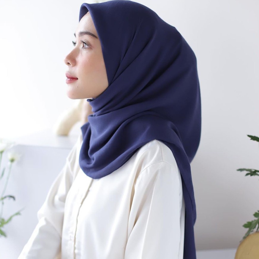 Hijab Segi Empat Bella Square Polycotton Polos Warna - LEMON dailyhijane