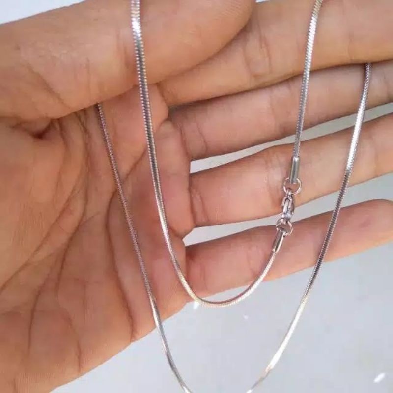 Kalung Titanium Model Gepeng Silver Pria dan Wanita