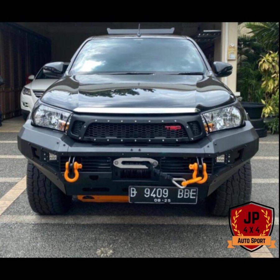 Bumper depan option hilux revo