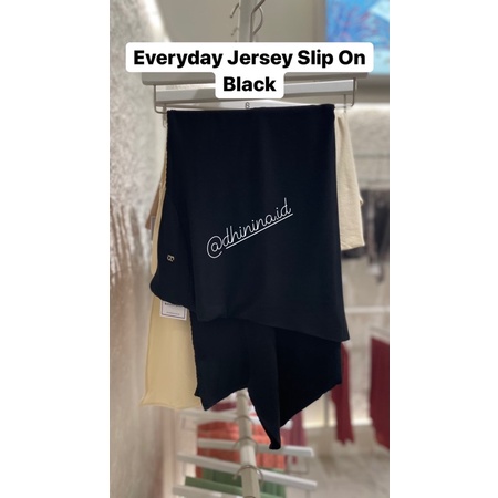 Buttonscarves Everyday Jersey Slip On