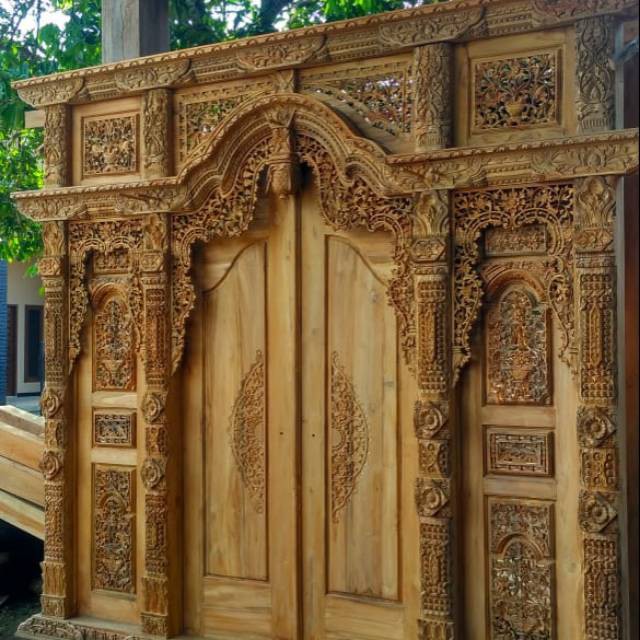 Pintu gapura Gebyok ukir jati