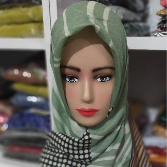 Hijab segi empat / Kerudung segi empat Nagoya umama