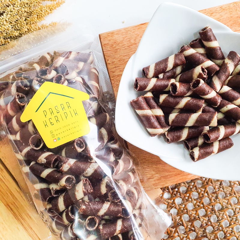 

Pasar Keripik Wafer Roll Coklat Mini Size Kecil