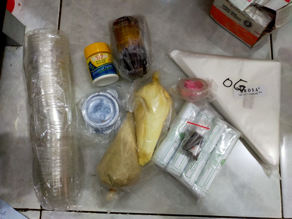 Spuit Whipped Cream Untuk Kue / Hiasan Kue