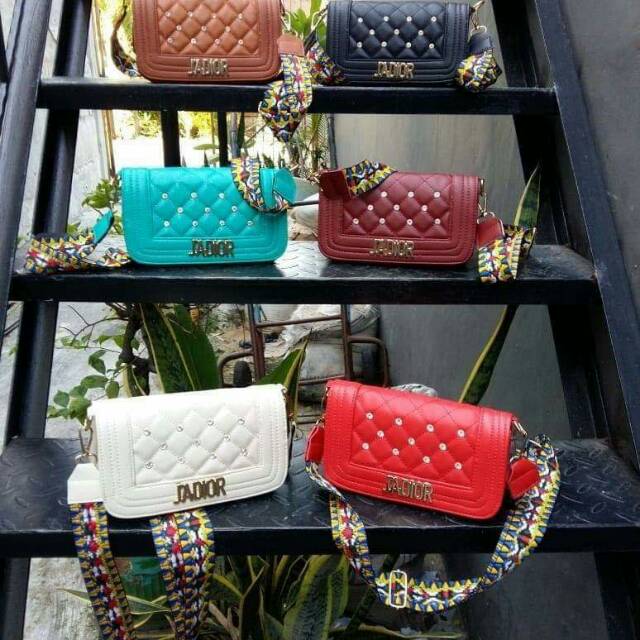 Tas jadior selempang