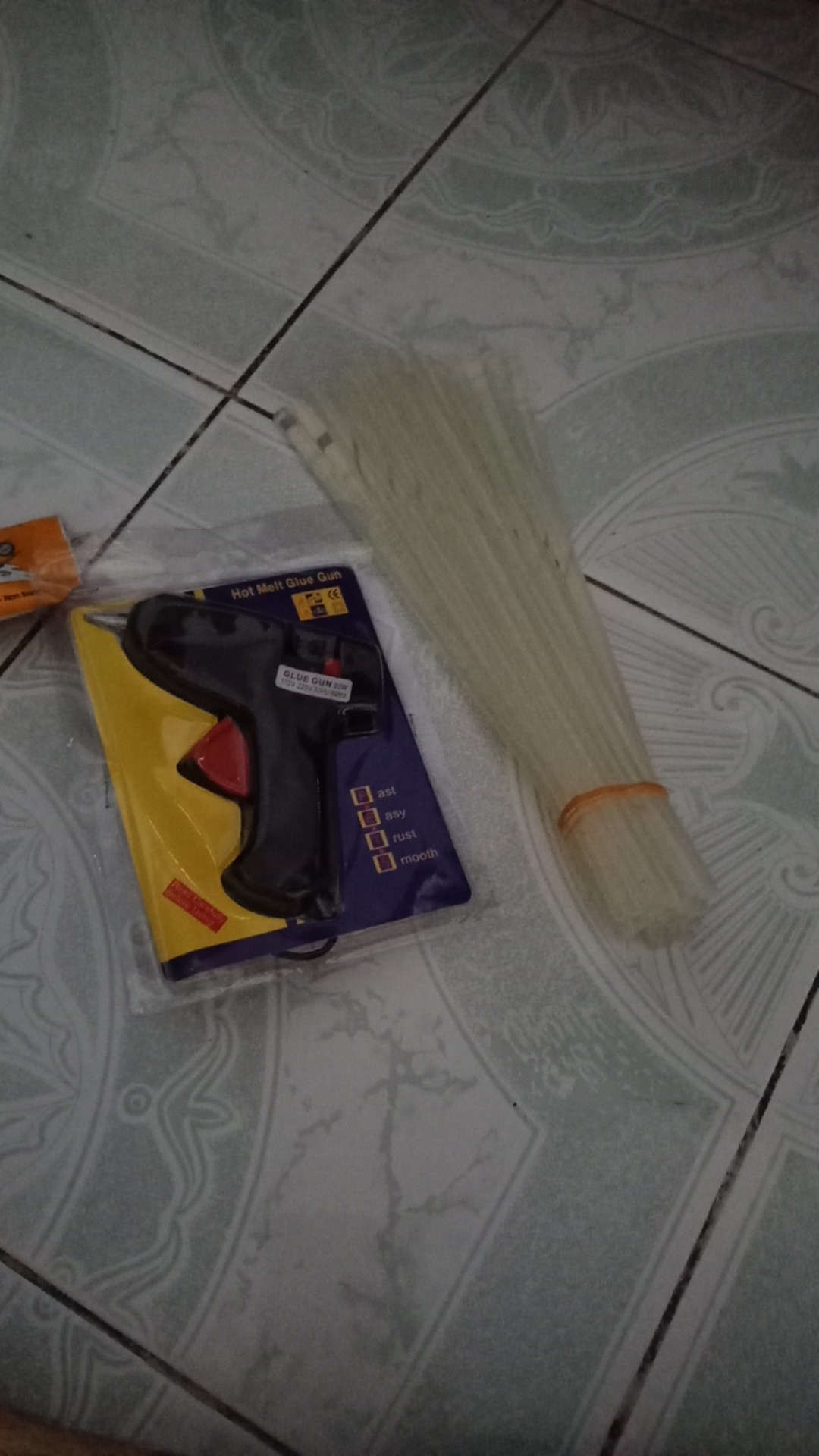 Isi Lem Tembak Kecil / Glue Gun Refill +-7mm (1 Ikat 20pcs)