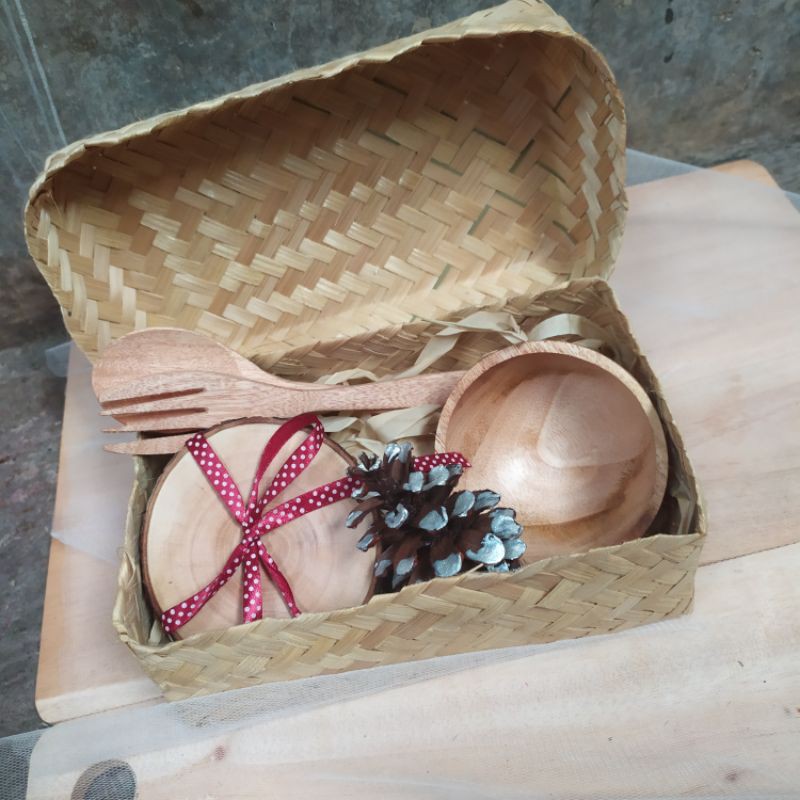 

KALULA HAMPERS / set alat makan / hampers kayu / kado pernikahan / kado unik / giftbox