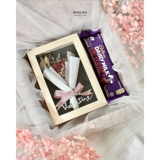 

Valentine Gift - Bouquet Frame FREE Chocolate