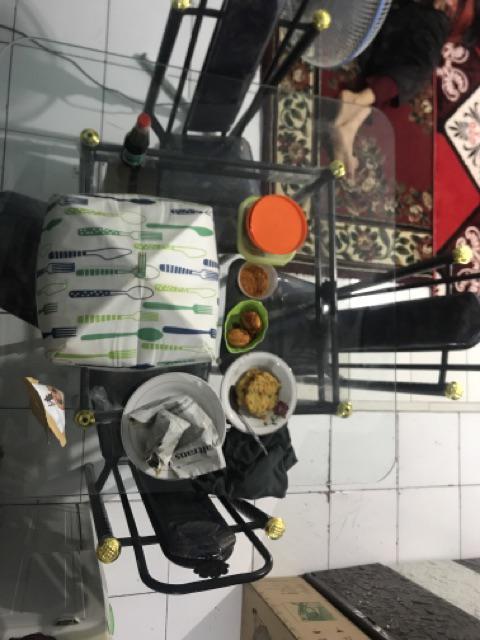 Meja Makan Kaca 4 Kursi Belgia