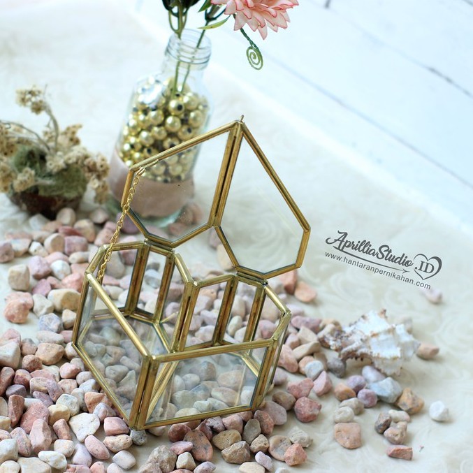 Kotak Perhiasan | Ringbox Terarium Mini Love UK 10x11x6 cm