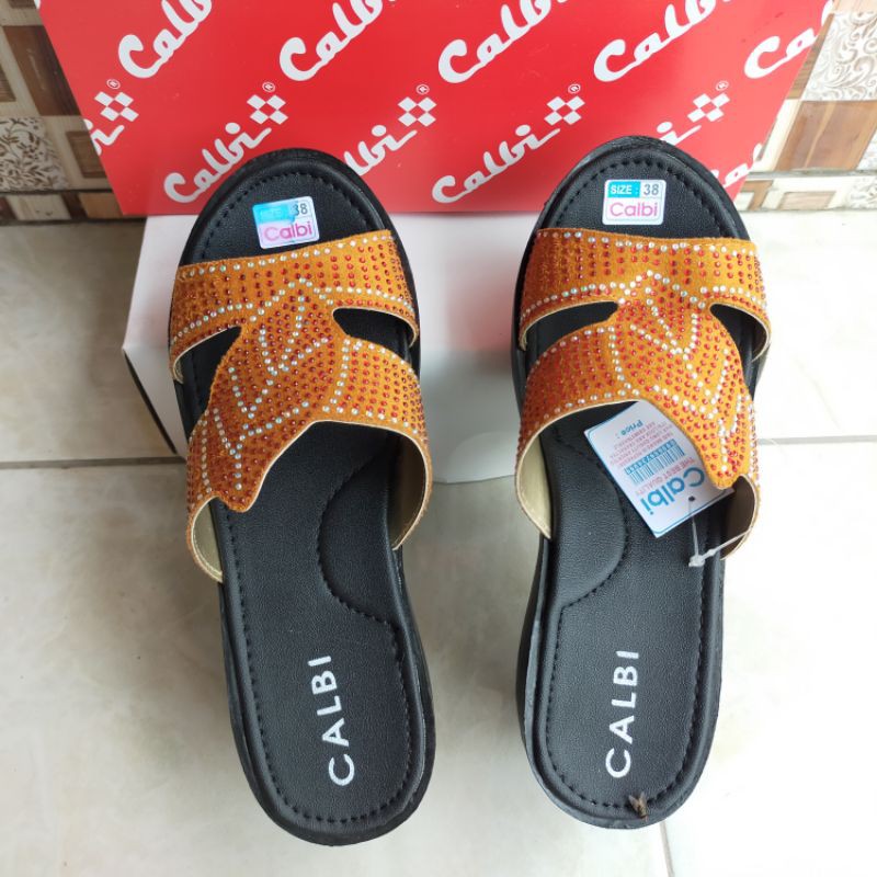 SANDAL WEDGES CALBI BAN 2 DAUN MUTIARA