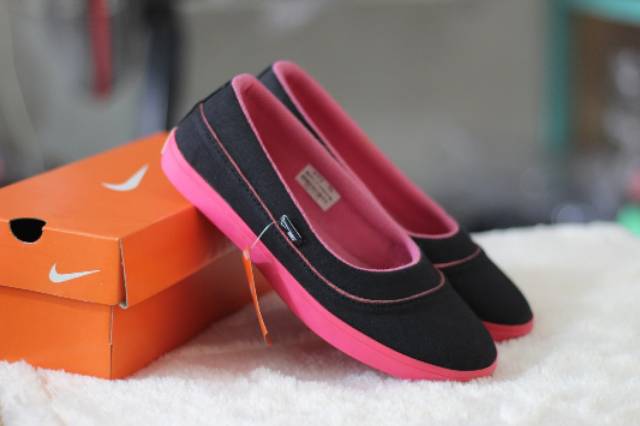 Nikee Sepatu Flat/Slop/Slip On Wanita Dewasa (36 37 38 39 40 41 42 43)