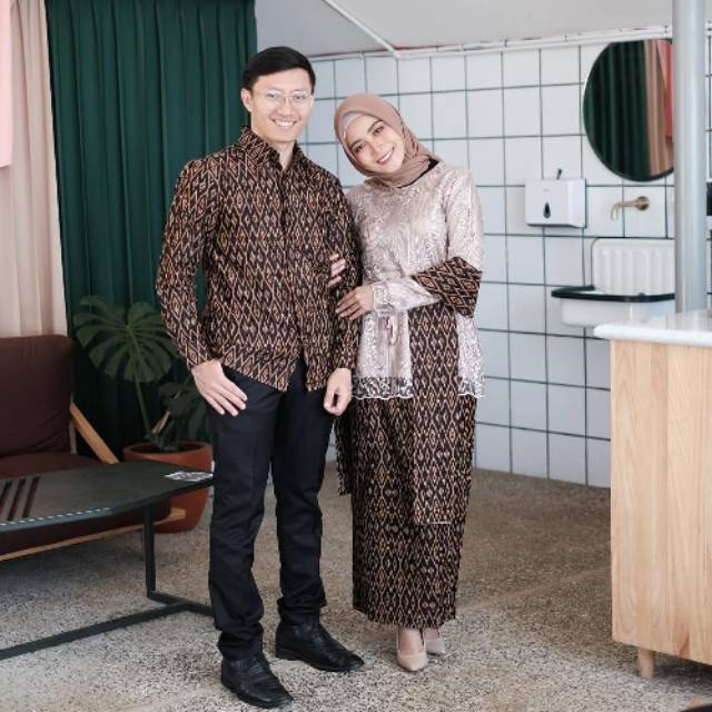 SETT COUPLE KEBAYA BATIK DESIANA DUSTY GREY MODERN KEBAYA WISUDA LAMARAN TUNANGAN KEREN TERBARU NIKAHAN | BATIK COUPLE TUNIK BROKAT LENGAN PANJANG