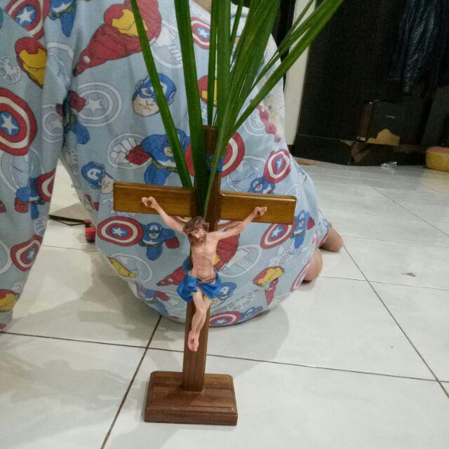 Salib Duduk Katolik Kayu Jati Yesus Dua Sisi 30cm